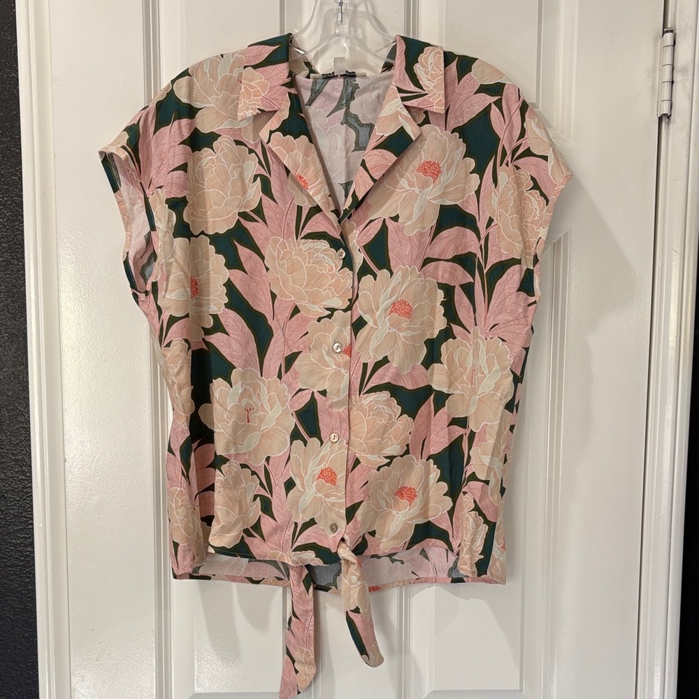 Hawaiian Floral Button-Up Blouse - Pink and peach cropped pinup tiki style top - Picture 2 of 5